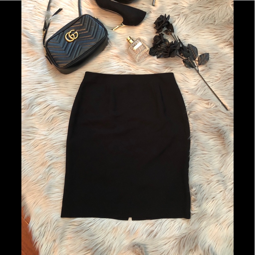 Tahari Black Pencil Skirt, Size 8 for Women
